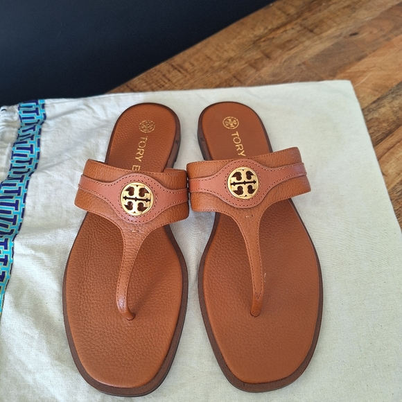Brand new Tory Burch aged camello leather Carson thong sandals - Picture 3 of 8